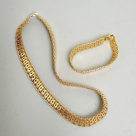 Monet Choker and Bracelet Set - Picture 5 of 6